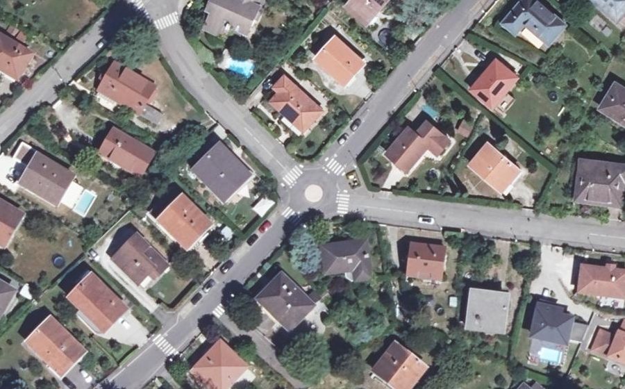 Vue aérienne du Rond-point anonyme n°360737728