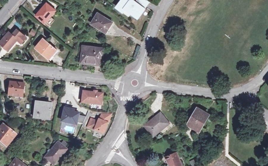 Vue aérienne du Rond-point anonyme n°360737730