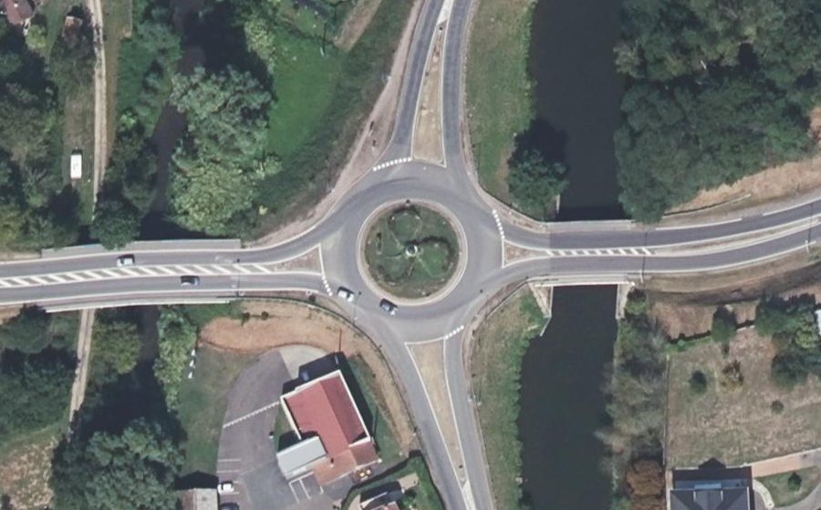 Vue aérienne du Rond-point anonyme n°360836739