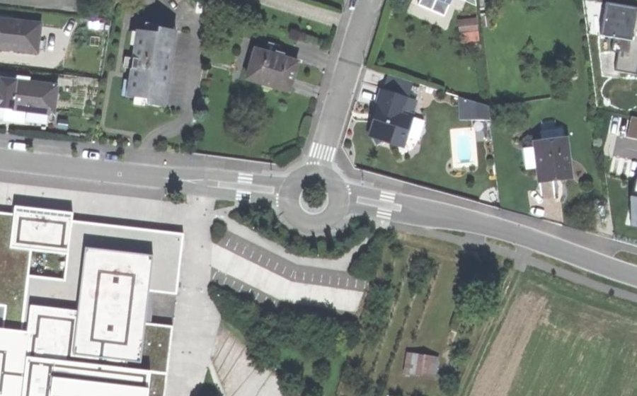 Vue aérienne du Rond-point anonyme n°36095716