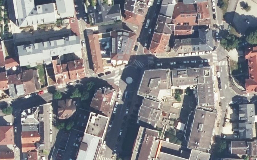 Vue aérienne du Rond-point anonyme n°361119740
