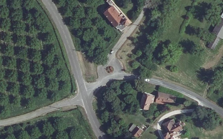 Vue aérienne du Rond-point anonyme n°361152902