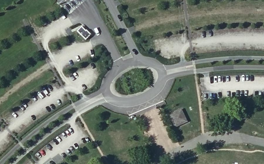 Vue aérienne du Rond-point anonyme n°361363443