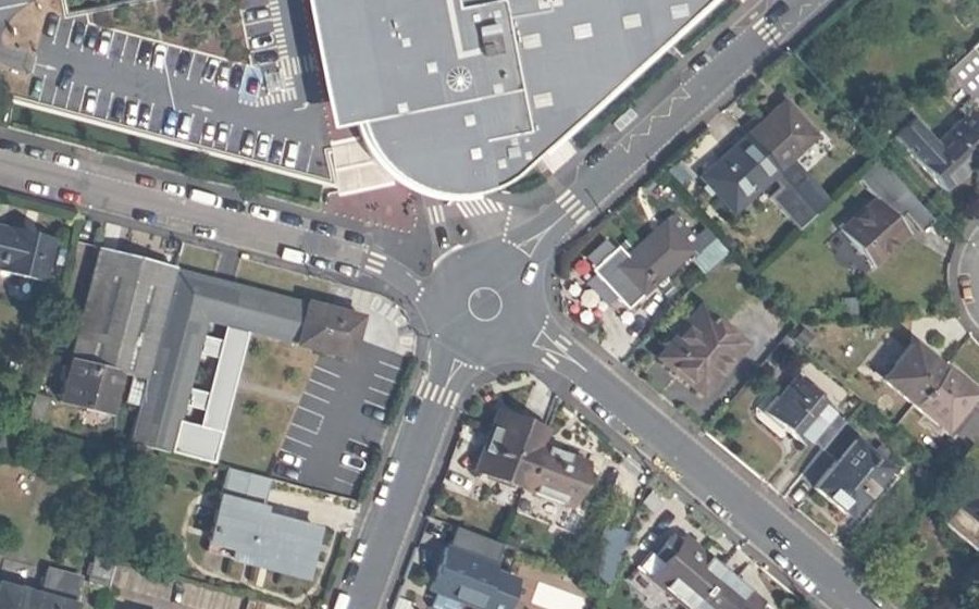 Vue aérienne du Rond-point anonyme n°361377865