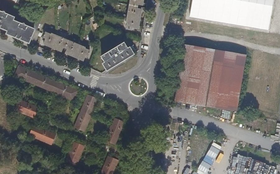 Vue aérienne du Rond-point anonyme n°36142609