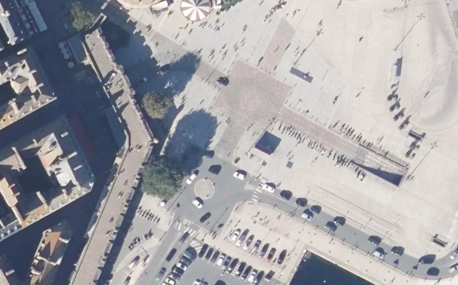 Vue aérienne du Rond-point anonyme n°361539569