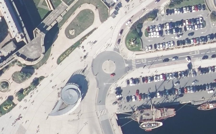 Vue aérienne du Rond-point anonyme n°361539571