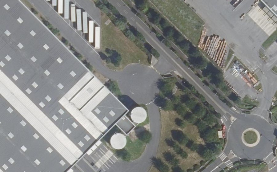 Vue aérienne du Rond-point anonyme n°362044775