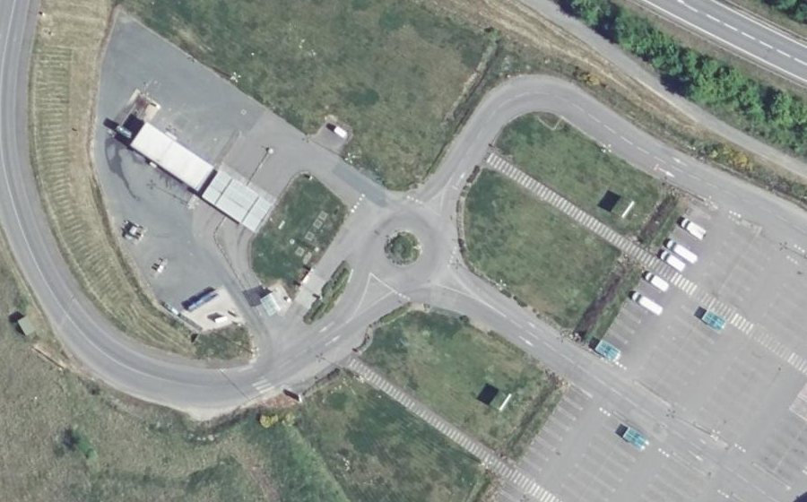 Vue aérienne du Rond-point anonyme n°362088032