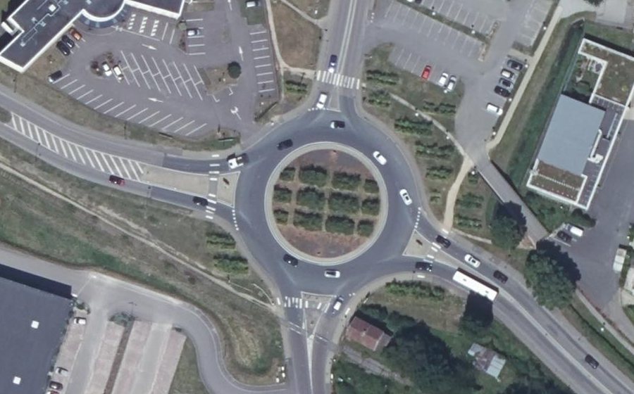 Vue aérienne du Rond-point anonyme n°36217819