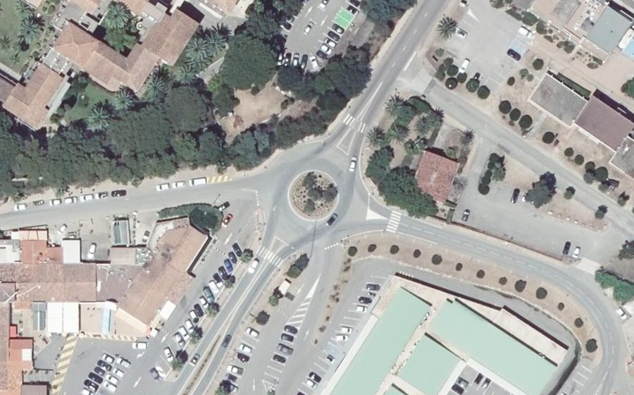 Vue aérienne du Rond-point anonyme n°362212815
