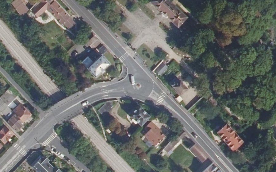 Vue aérienne du Rond-point anonyme n°362244715