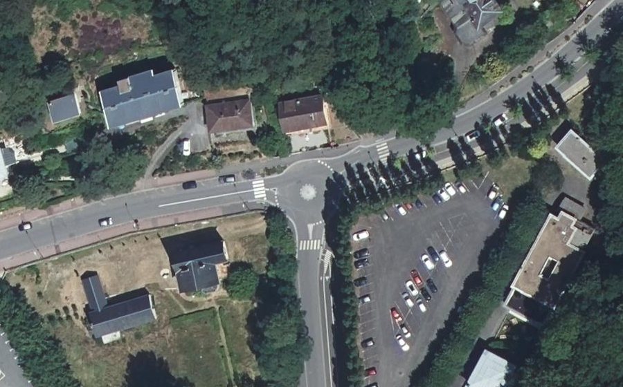 Vue aérienne du Rond-point anonyme n°362245619