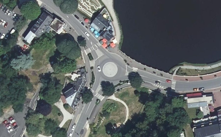 Vue aérienne du Rond-point anonyme n°362246596