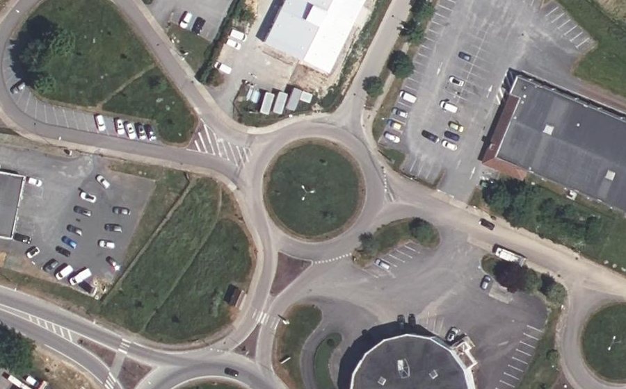 Vue aérienne du Rond-point anonyme n°362289189