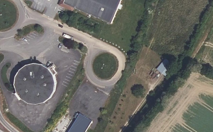 Vue aérienne du Rond-point anonyme n°362290084