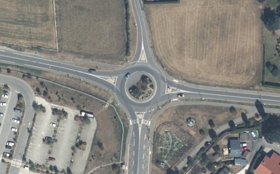 Vue aérienne du Rond-point anonyme n°362292360
