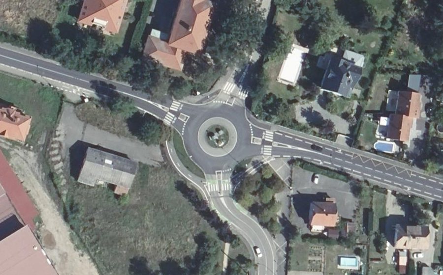 Vue aérienne du Rond-point anonyme n°36262793