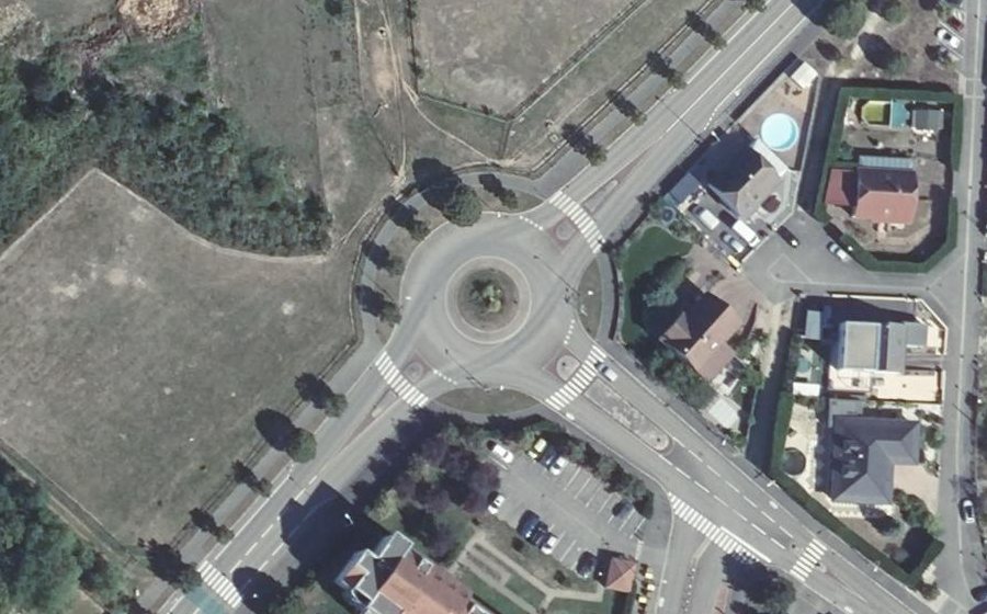 Vue aérienne du Rond-point anonyme n°36262796