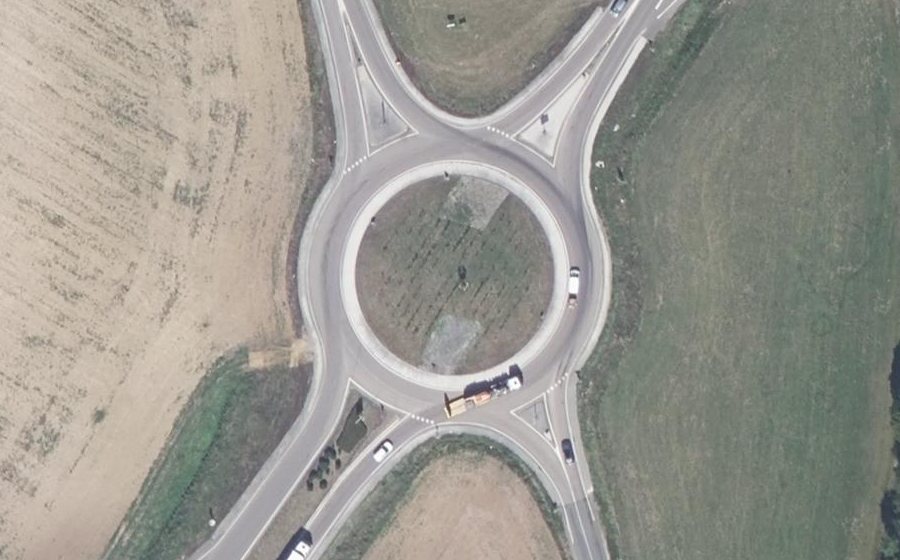 Vue aérienne du Rond-point anonyme n°36268726