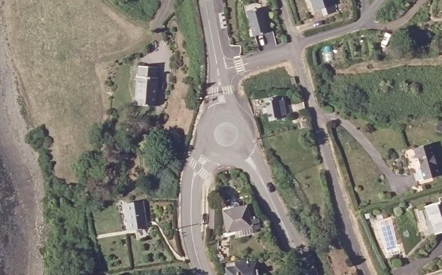 Vue aérienne du Rond-point anonyme n°362717592