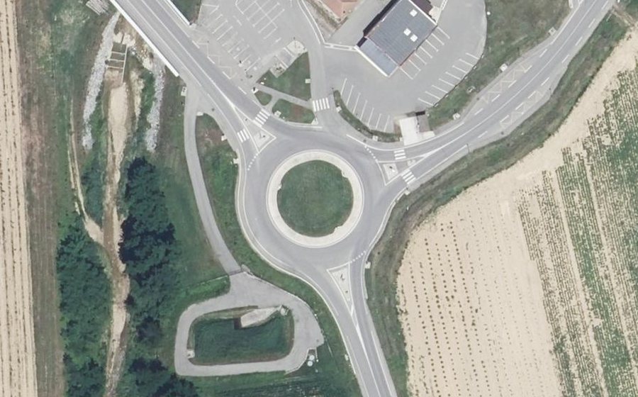 Vue aérienne du Rond-point anonyme n°362718962