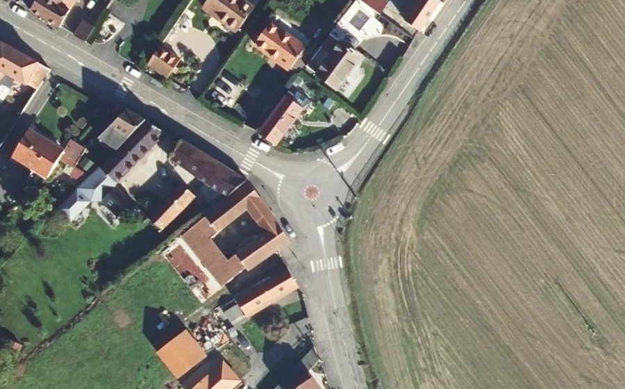 Vue aérienne du Rond-point anonyme n°362798773