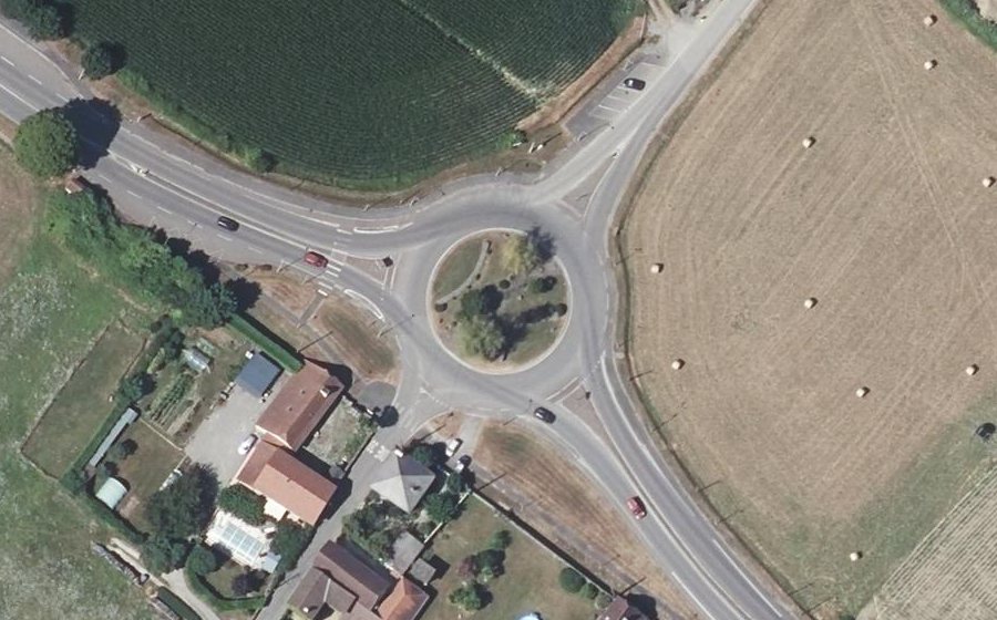Vue aérienne du Rond-point anonyme n°362805979