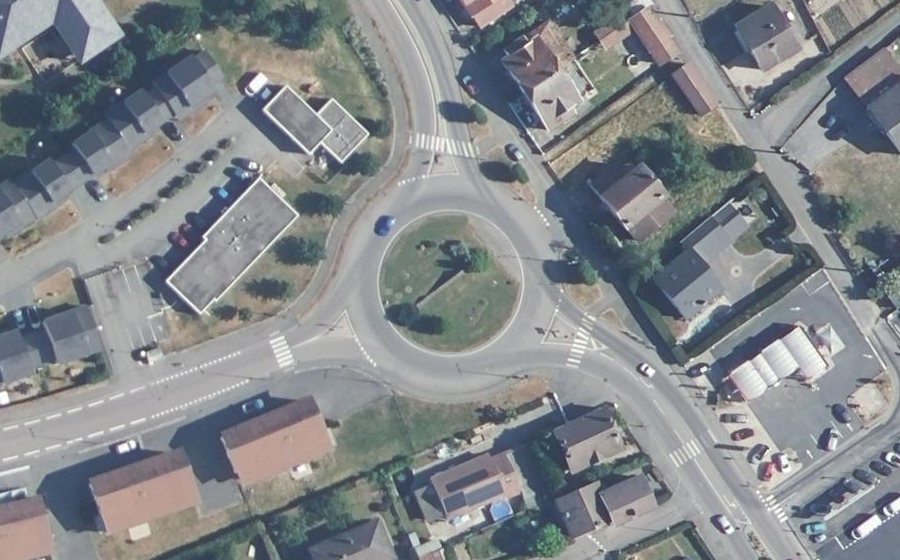 Vue aérienne du Rond-point anonyme n°362813861