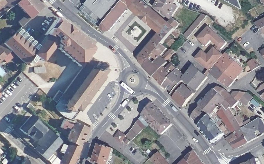 Vue aérienne du Rond-point anonyme n°362813865