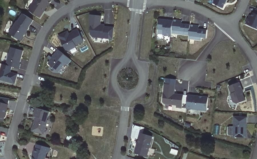 Vue aérienne du Rond-point anonyme n°362922988