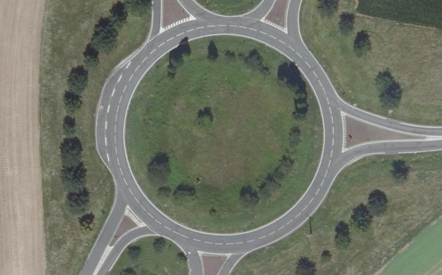 Vue aérienne du Rond-point anonyme n°36295293