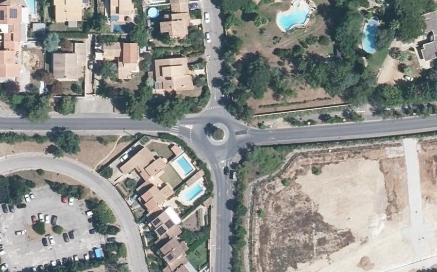 Vue aérienne du Rond-point anonyme n°362994826