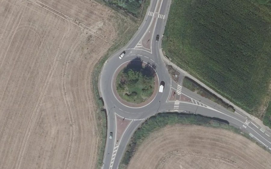 Vue aérienne du Rond-point anonyme n°36310472