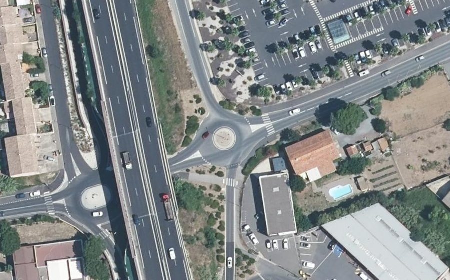 Vue aérienne du Rond-point anonyme n°363115724