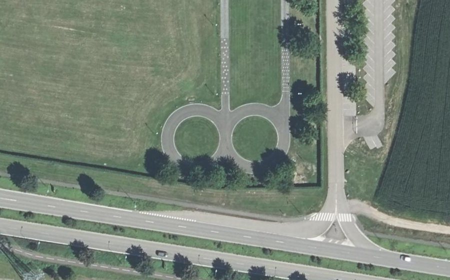 Vue aérienne du Rond-point anonyme n°363203267