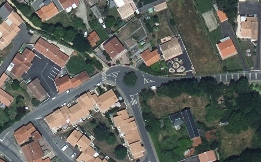 Vue aérienne du Rond-point anonyme n°36327461