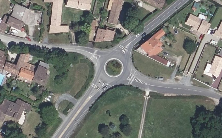 Vue aérienne du Rond-point anonyme n°363469081