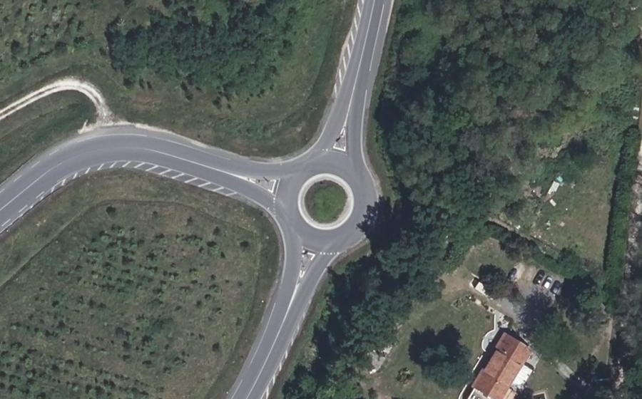 Vue aérienne du Rond-point anonyme n°363469094