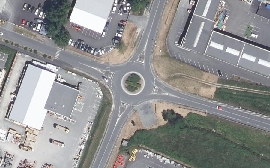 Vue aérienne du Rond-point anonyme n°363469105