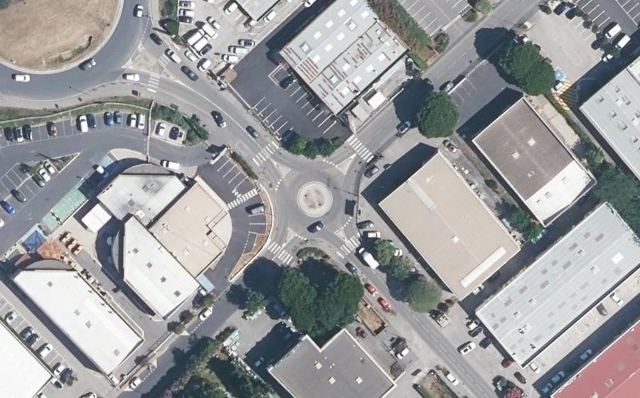 Vue aérienne du Rond-point anonyme n°363482137