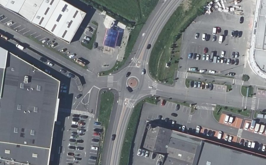 Vue aérienne du Rond-point anonyme n°363523317