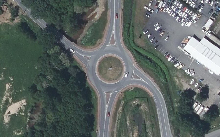 Vue aérienne du Rond-point anonyme n°363526518