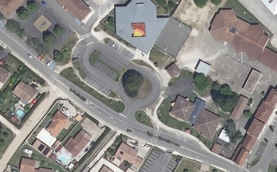 Vue aérienne du Rond-point anonyme n°363607511
