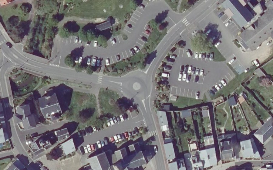 Vue aérienne du Rond-point anonyme n°363633644