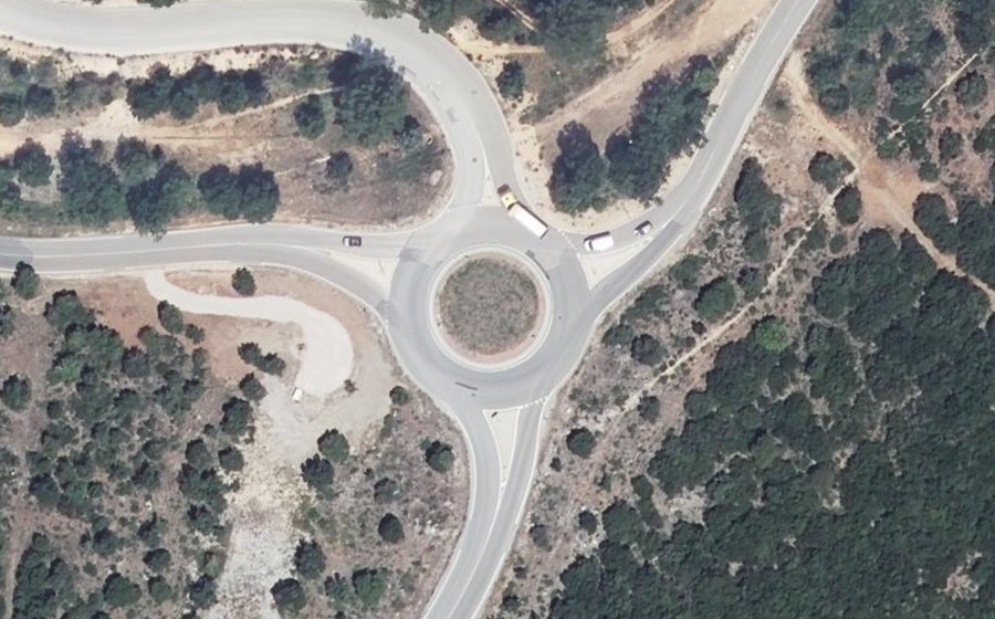Vue aérienne du Rond-point anonyme n°363697918