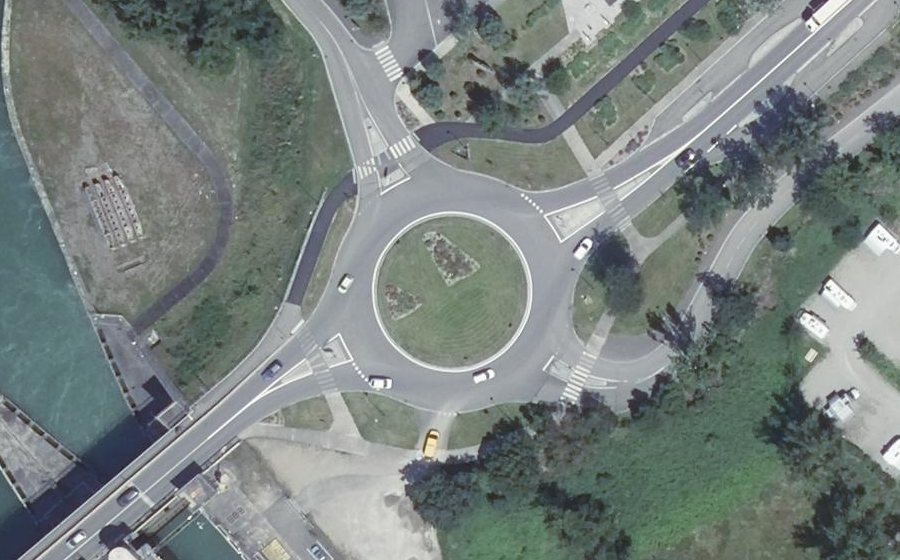 Vue aérienne du Rond-point anonyme n°36376566