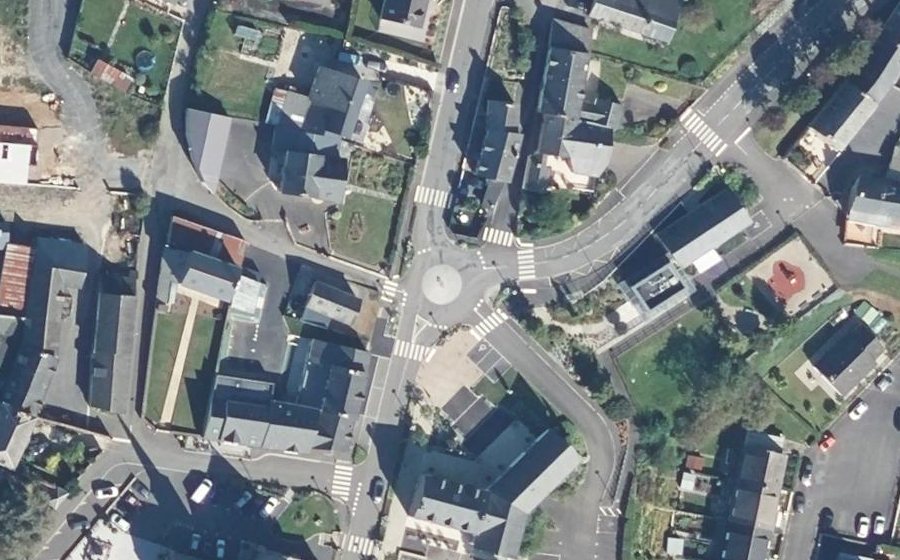 Vue aérienne du Rond-point anonyme n°36376880
