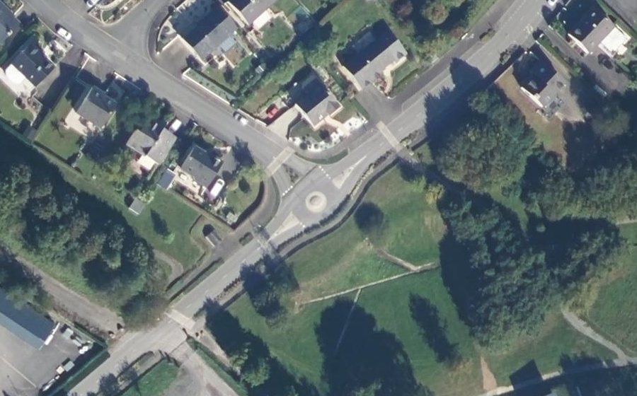 Vue aérienne du Rond-point anonyme n°36387845