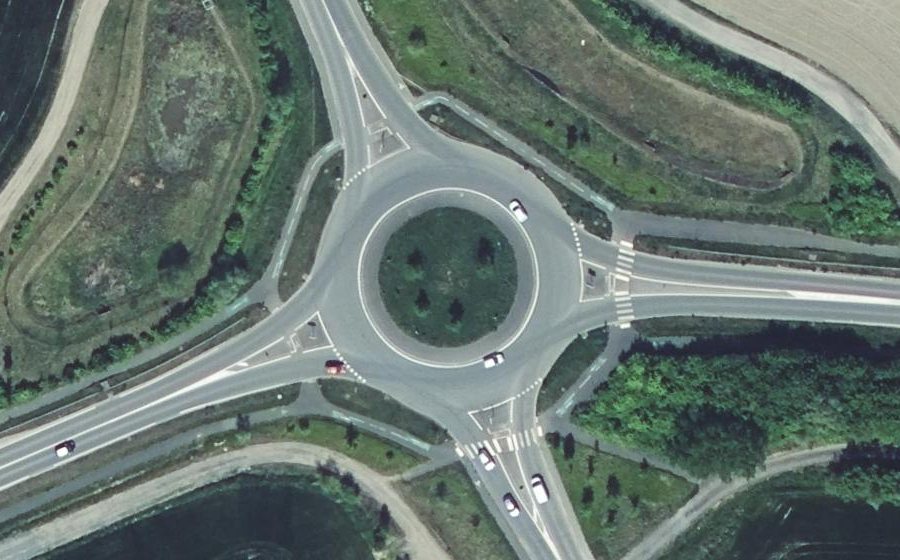 Vue aérienne du Rond-point anonyme n°363900358